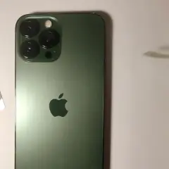 Jak zdjąć szkło hartowane z aparatu iPhone bez uszkodzeń ekranu