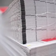 Jak powstaje książka w drukarni? Odkryj proces, który zaskakuje