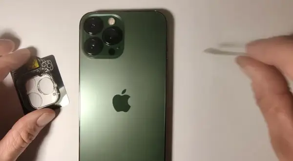 Jak zdjąć szkło hartowane z aparatu iPhone bez uszkodzeń ekranu