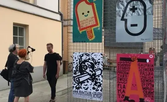 Ile kosztuje wydrukowanie plakatu w drukarni? Sprawdź ceny i porady