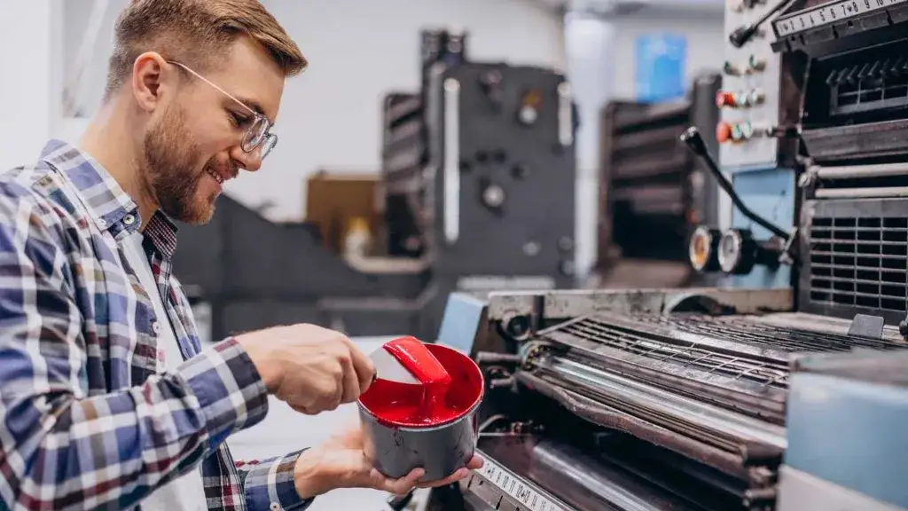 Zdjęcie Kto pracuje w drukarni? Poznaj kluczowe role i umiejętności